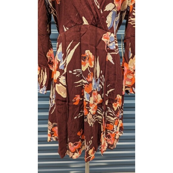 NWT BILLABONG Medium Dress Floral Faux Wrap Crinkled Flare‎ Sleeve Cutout Back - Picture 4 of 14